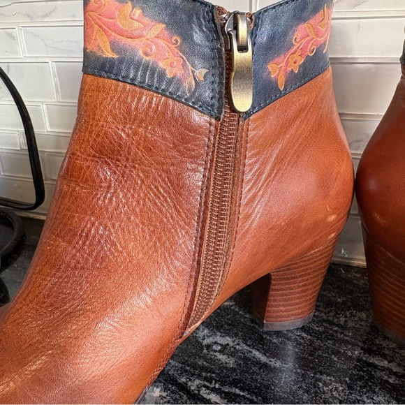 L’Artiste gorgeous leather ankle boots. Veronica. Buckle detail. Zip close. Eu38 - Picture 4 of 11